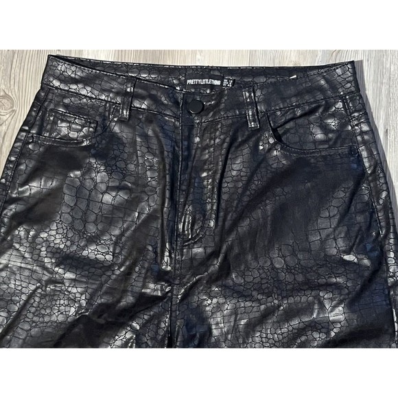 PrettyLittleThing Women’s Size 8 Black Coated  Croc Denim Straight Jeans - Picture 5 of 10